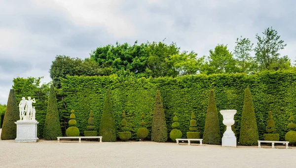 Beautiful Garden in a Famous Palace of Versailles (Chateau de V — Stock Photo, Image