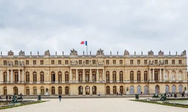 Tuin kant van palais versailles, Parijs, Frankrijk — Stockfoto