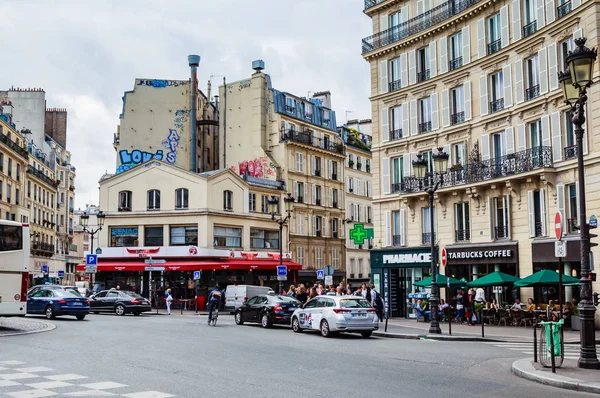 Place Blanche and Boulevard de Clichy, Pigalle .Paris, France — Stock Photo, Image