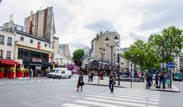 Place Blanche and Boulevard de Clichy, Pigalle .Paris, France — Stock Photo, Image
