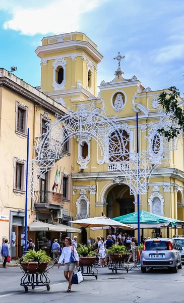 Barock utsidan av kyrkan av Carmine, Sorrento, Italien. — Stockfoto