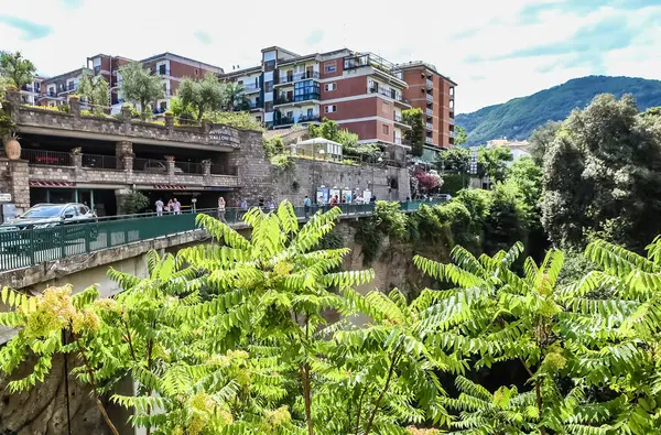 Via Fuorimura and valley "Vallone dei Mulini". Сорренто. Италия — стоковое фото