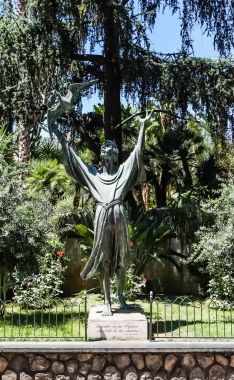 St Francis Sorrento Napoli körfezindeki İtalya'nın heykeli