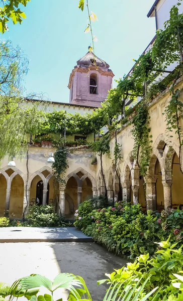 Iglesia y Convento de San Francisco, Sorrento, Italia . —  Fotos de Stock