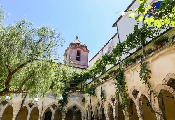 Iglesia y Convento de San Francisco, Sorrento, Italia . — Foto de Stock