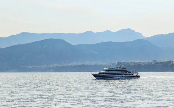 Capri Talya Temmuz 2017 Cruise Gemi Napoli Körfezindeki Sorrento Talya — Stok fotoğraf