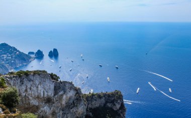Monte Solaro Faraglioni doğru görünümden. Anacapri. Capri, İtalya.