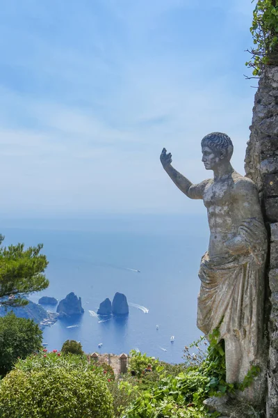 Piękna przyroda i architektura wyspy Capri, w lato, — Zdjęcie stockowe
