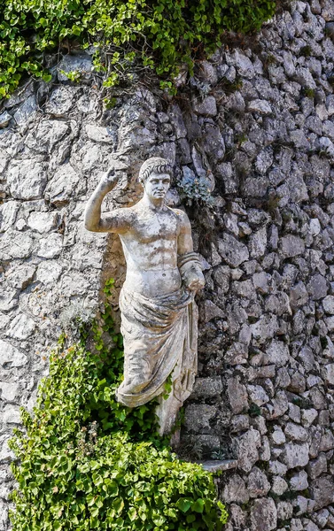 Estatua del emperador Augusto César en monte solaro en la isla de capri — Foto de Stock