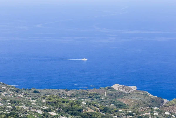 海岛的风景, 从上面看。卡普里岛, 意大利 — 图库照片