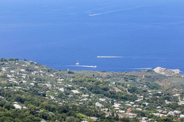 Krajobraz wyspy, od góry. Wyspie Capri, Włochy — Zdjęcie stockowe