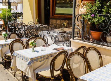 Capri, İtalya - 18 Temmuz 2017: Bir sokak kafe Capri Adası. Anacapri, İtalya