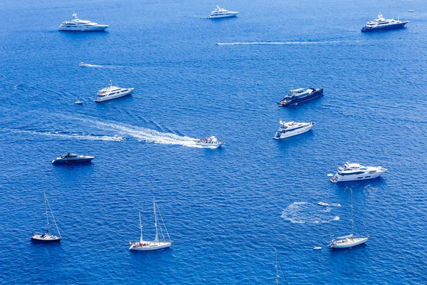 Mavi Deniz Tatil Tekneler Tarafından Trafik Kavaşağında Augustus Bahçeleri Isle — Stok fotoğraf