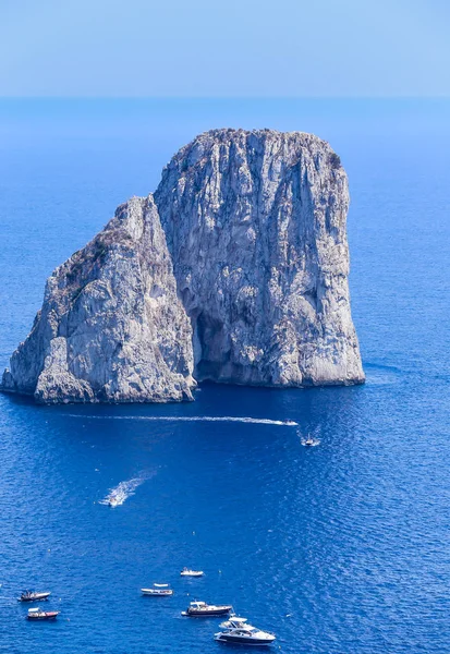 Włochy Wyspę Capri Formacje Skalne Faraglioni Ogrodów Augusta — Zdjęcie stockowe