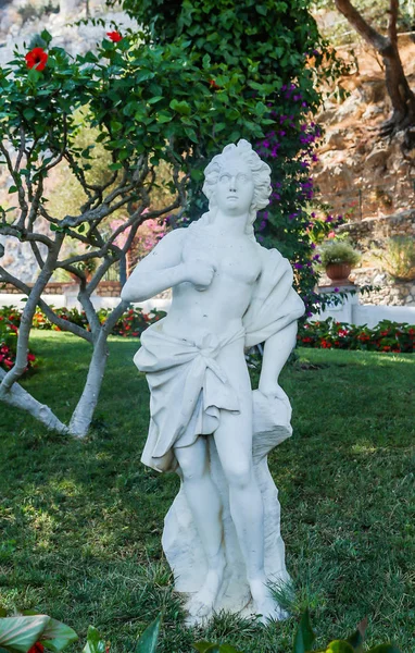 Antika figurer i den offentliga trädgården Giardino De Augustus — Stockfoto