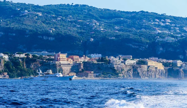 Uitzicht op de kust in Sorrento, Italië. — Stockfoto