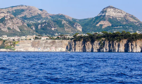 Vista de la costa en Sorrento, Italia. — Foto de Stock