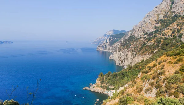 Az Amalfi-partra. Nézd a megfigyelő fedélzetre Positano közelében. — Stock Fotó