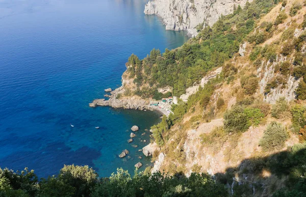 Die Amalfi-Küste. Blick von der Aussichtsplattform in der Nähe von Positano. — Stockfoto