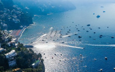 Amalfi Sahili, Positano şehrin görünümü. Boyunca renkli evleri