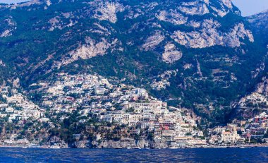 Positano kasaba Amalfi coast ve Tiren Denizi, İtalya