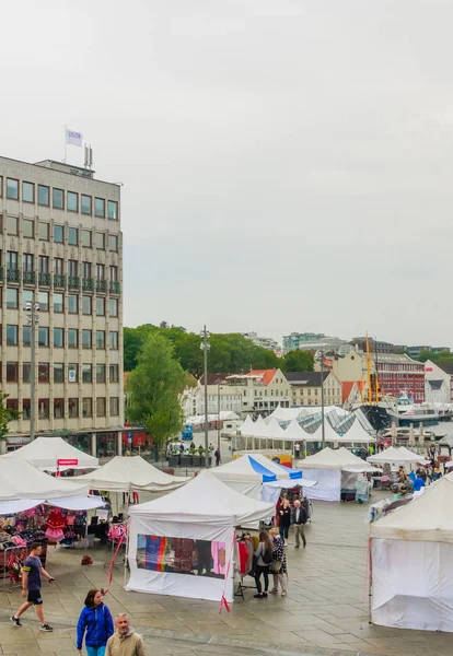 Sommer udsigt over markedet, Stavanger City, Western Fjords, Norw - Stock-foto