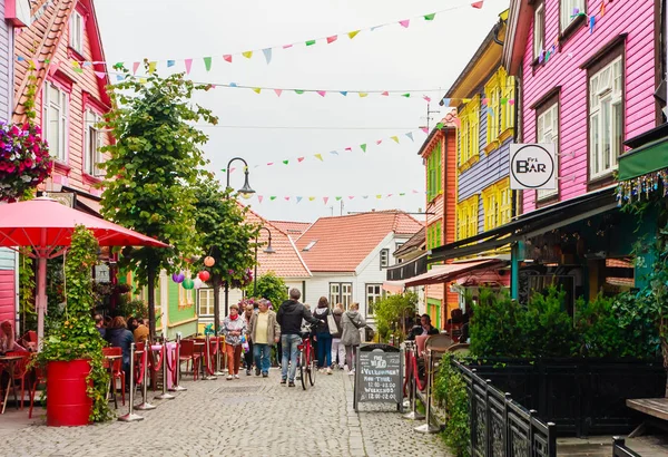 Исторические дома в цветной улице Ovre Holmegate в центре города о — стоковое фото
