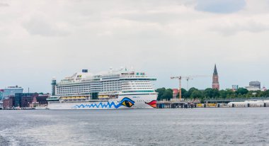 Gemi Aida Prima Kiel limanında, Schleswig-Holstein, Germa