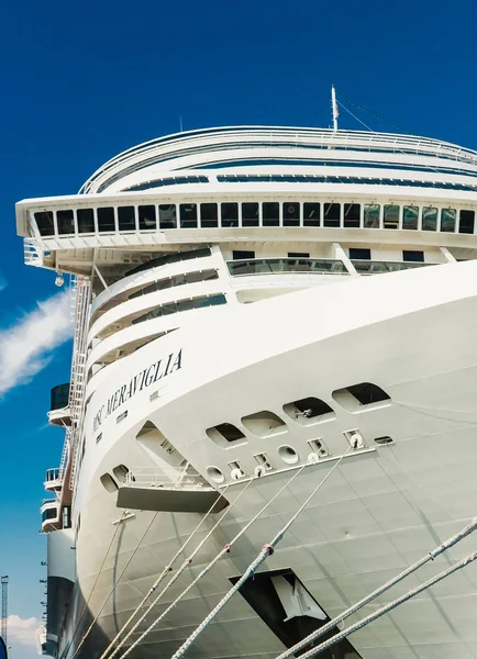 Close-up van luxe cruiseschip Msc Meraviglia, de naam van de — Stockfoto