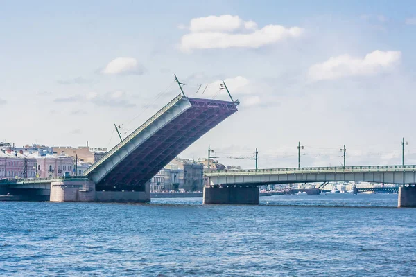 Divorced span of the Liteyny Bridge close up. St. Petersburg. Ru — Stock Photo, Image