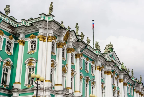 Fragment budynku Ermitażu w Petersburgu — Zdjęcie stockowe