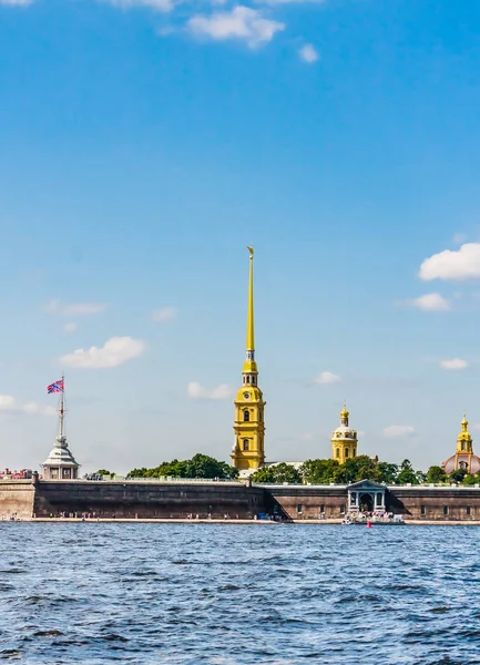 Paul and Peter (Petropavlovskaya) fortress in Saint Petersburg, — Stock Photo, Image