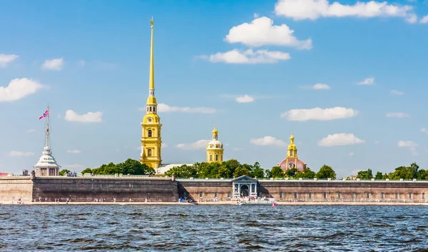 Петропавловская крепость в Санкт-Петербурге , — стоковое фото