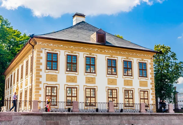 Palacio de Verano de Pedro el Grande en el Jardín de Verano, San Petersb —  Fotos de Stock