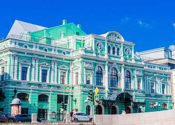 Teatr dramatyczny Tovstonogov Bolshoi na nabrzeżu rzeki Fontanka — Zdjęcie stockowe