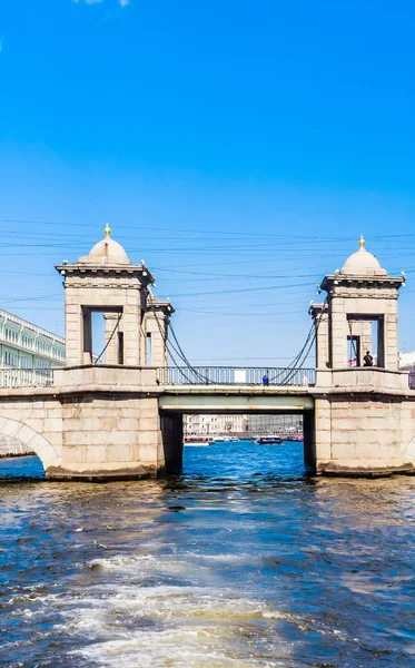 View of Lomonosov bridge across the Fontanka river in St. Peters — Stock Photo, Image