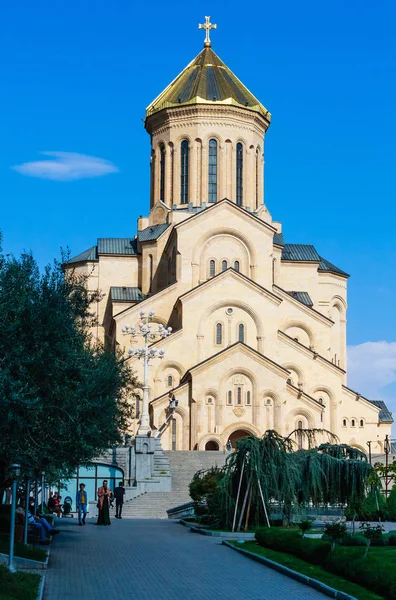 Tbilisi Sameda Cathedral (Holy Trinity) biggest Orthodox Cathedr — Stock Photo, Image