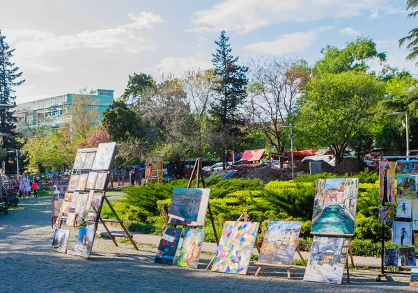 Peintures au marché Dry Bridge au centre-ville de Tbilissi. Le Marke — Photo