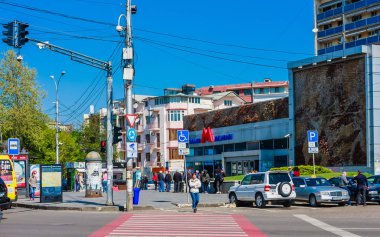 Avlabari Meydanı. Metro istasyonu 