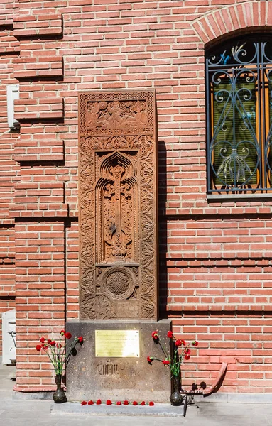 Khachkar com padrões finos na parede Igreja Ejmiatsin de Ar — Fotografia de Stock