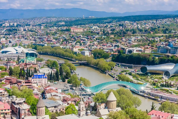 Panoramautsikt över staden Tbilisi från fästningen Narikala, gamla t — Stockfoto