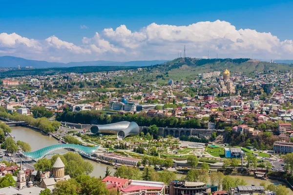 Vue panoramique de la ville de Tbilissi depuis la forteresse de Narikala, vieille ville — Photo