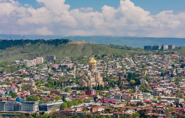 Vue panoramique de la ville de Tbilissi depuis Sololaki Hill, la vieille ville et — Photo