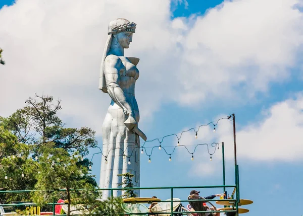 Mãe Georgiano Kartlis Deda Estátua Alumínio Metros Uma Mulher Vestido — Fotografia de Stock