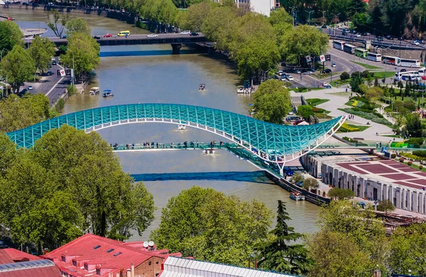 Widok Rzekę Kura Mtkvari Pod Mostem Pokoju Baratashvili Bridge Nabrzeże — Zdjęcie stockowe