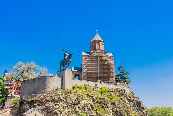 Iglesia Metekhi Monumento Rey Vakhtang Gorgasali Tiflis Georgia —  Fotos de Stock