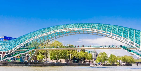 Tiflis Georgia Kura Nehri Üzerindeki Barış Köprüsü — Stok fotoğraf