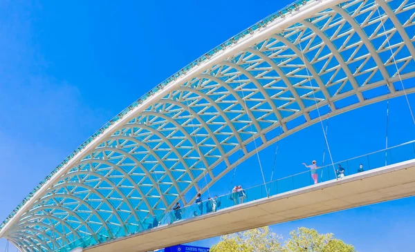 Тбилиси Грузия Мост Мира Через Реку Кура — стоковое фото