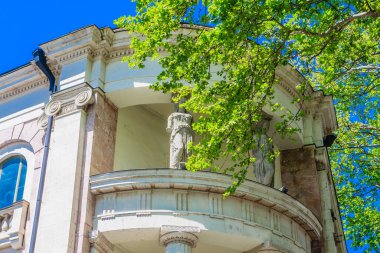 Binanın parçası Rustaveli Bulvarı 'nda bulunan eski subay meclisi. Tiflis. Georgia