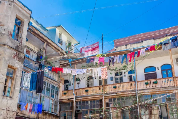 Patios Tradicionales Del Casco Antiguo Tiflis Algunos Ellos Parecen Pobres — Foto de Stock